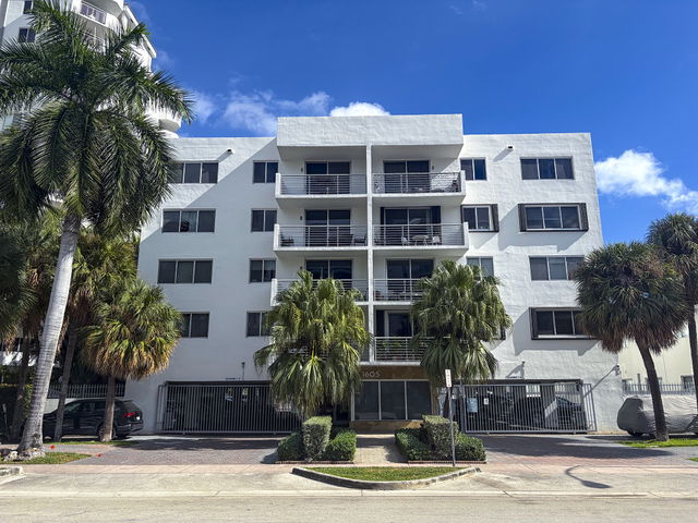 Bay Point East Condo photo 2